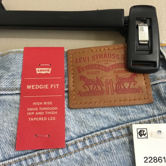 NWT high waisted wedgie Levi’s - Picture 2 of 6